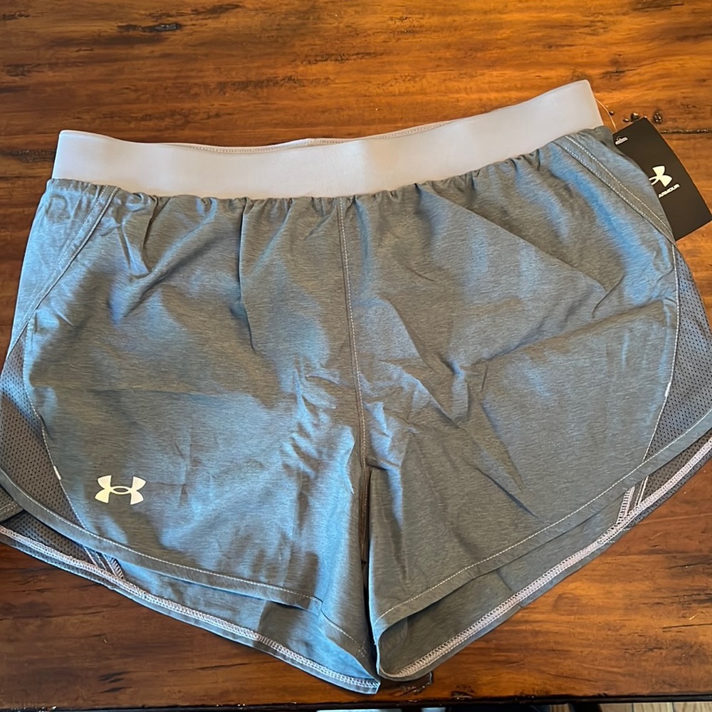 Women’s under armour fly by 2.0 shorts NWT Med